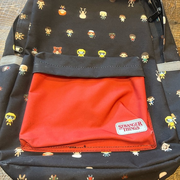 Stranger Things Backpack & Figures - Picture 3 of 14